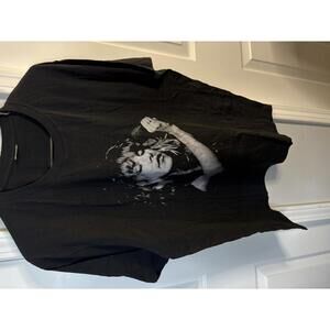Black Graphic T-Shirt with Artistic Print Size L 344